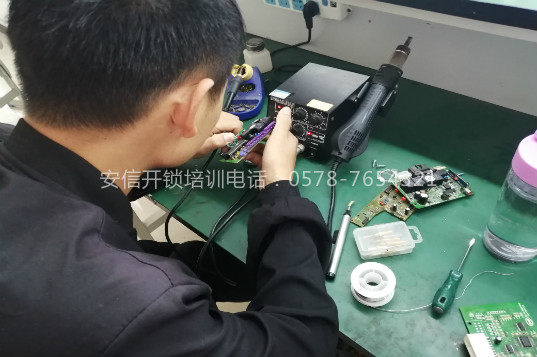 宾阳如何识别汽车钥匙培训机构是否正规？