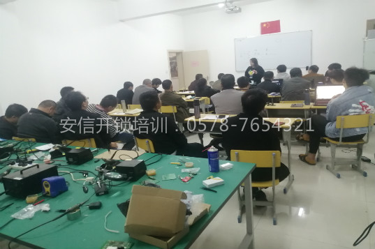 玉林学配汽车钥匙正常多少钱？